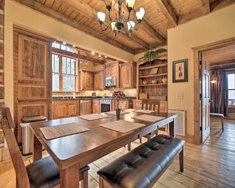 Mtn-View Cabin Deck, Grill and Fire Pit in Franklin - Franklin - Essbereich
