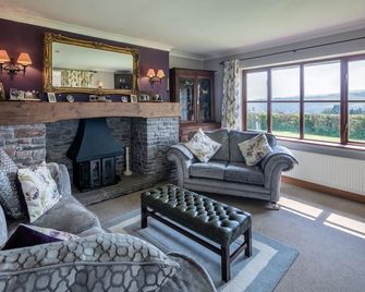 بيكونز فيبٓ بي آند بي - بريكون - غرفة معيشة