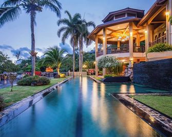 Bell Seaside Residence - Rawai - Pool