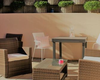 Mini apartment with terrace (without kitchen!) - Lugano - Patio
