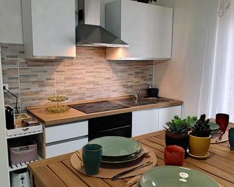 Rosy Suite Bed and Breakfast - Serravalle Scrivia - Cocina