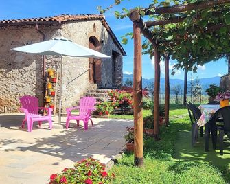 3 bed 2 bath house, private pool, wonderful gardens, walk restaurant, WIFI - Gallicano - Innenhof