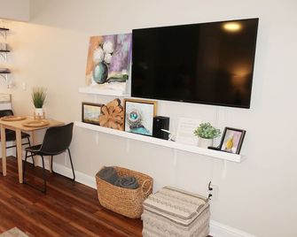 Contemporary Biloxi Condo For 2 - Oak Shores - Biloxi - Bedroom