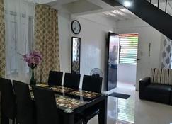 home in imus with aircon - Imus - Dining room