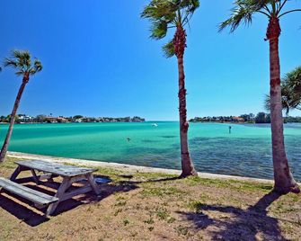 Siesta Key Beachside Getaway Cottage Walking Distance To Beach And Village - Siesta Key - Playa