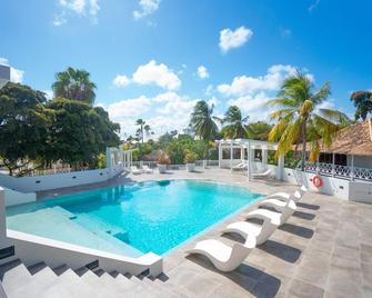 Papagayo Beach Resort - Willemstad - Piscina
