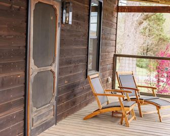 Cute Little Cabin - Centerville - Balcón