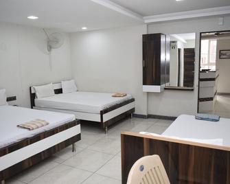 Sai Residency - Tiruchirappalli - Bedroom