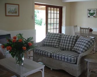 Redberry Farm - George - Living room