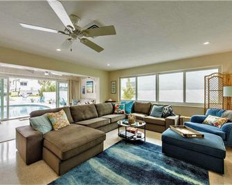 Go First Class at our Stunning Lauderdale Beachside Pool Home - Fort Lauderdale - Olohuone