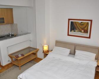 Hotel Manastir Berovo - Berovo - Bedroom