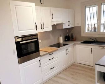 Maison Avec Piscine Chauffée 6 Couchages Proche Centre Ville - Royan - Kitchen