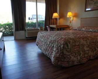 Executive Inn & Suites - Orange - Slaapkamer