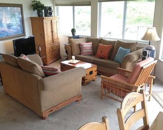 Sweeping Vistas Of The Ocean, Beach And Russian River ~ Plus A Cute, Cozy Cabin - Occidental - Sala de estar