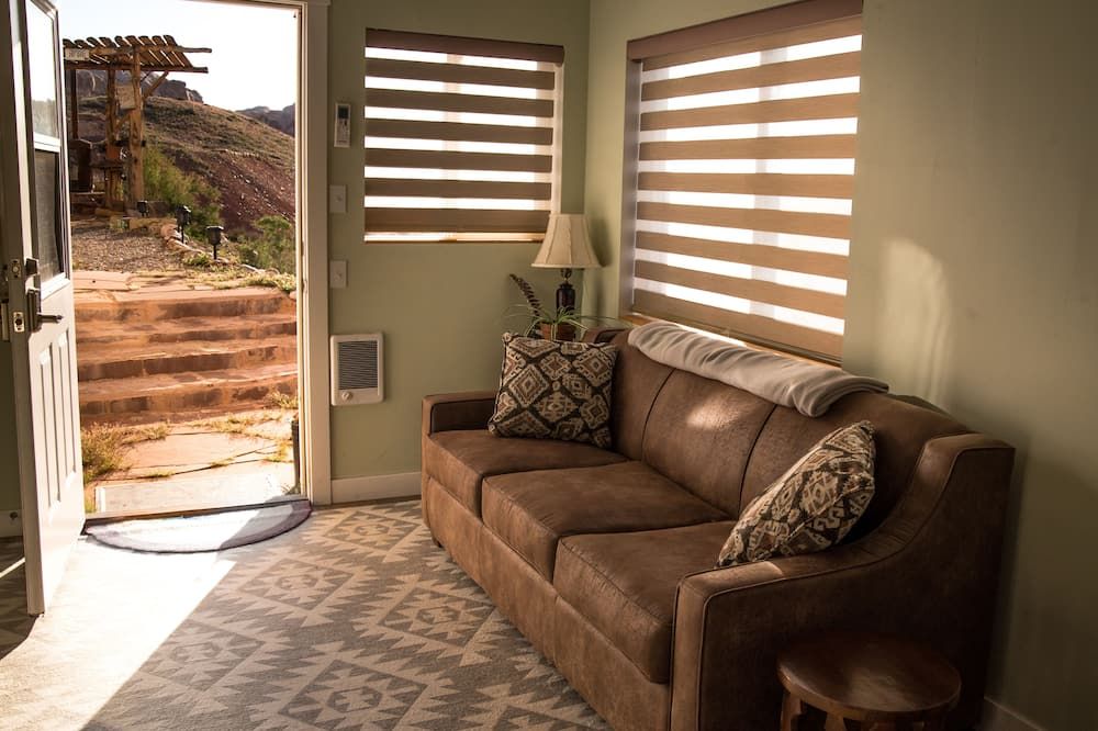 Casita on the Hill in Bluff- Sunrise Views! - Bluff - Huiskamer