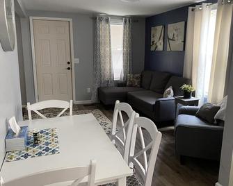 Cozy One Bedroom House - Adrian - Dining room
