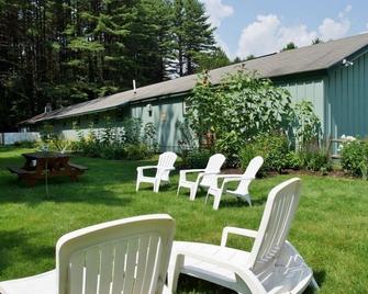 Saratoga Garden Motel - Saratoga Springs - Patio