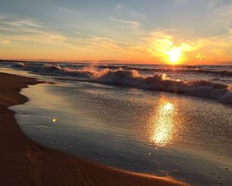 Lakefront Cottage with Private Beach & Private Beach Access - Bluewater - Playa