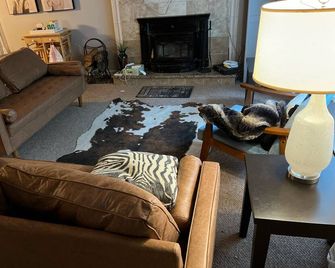 Dog friendly room & fun for the all the friends & family - Pocono Pines - Sala de estar