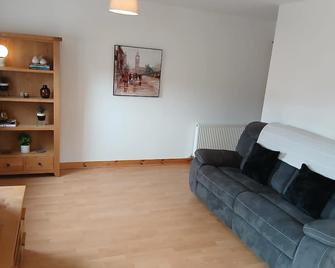 Heart of Inverness - Walk to All - Inverness - Living room