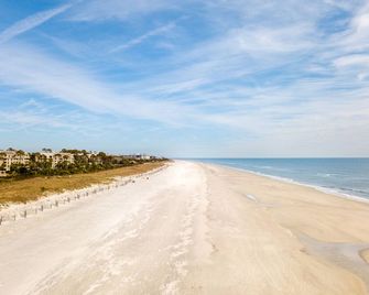 Second-Floor Villa Near the Beach w/Balcony Views of the Pool & Lagoon - Hilton Head Island - Beach