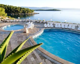Resort Fontana - Jelsa - Басейн