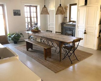 La Thibaude - Maison Vigneronne à Charly (proche Lyon) - Charly - Salle à manger