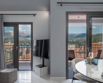 Deluxe 2br Suite with sea views to Argostoli bay - Argostoli - Balkon
