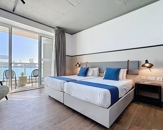 South 32 Hotel by Zzzing - Birżebbuġa