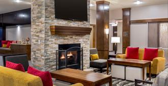 Staybridge Suites Charlottesville Airport - Charlottesville - Living room