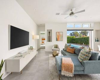 Relaxing Modern Oasis /Pool/Spa/Fire-table/Central Palm Springs - Palm Springs