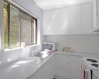 Marcel Towers Holiday Apartments - Nambucca Heads - Kitchen