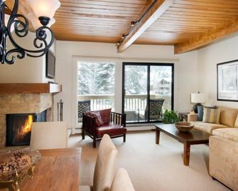 3 Bedroom Mountain Residence In The Heart Of Aspen With Amenities Including Heated Pool, Hot Tubs, Game Room And Spa - Aspen - Sala de estar
