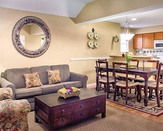 Cw Villas At Fairfield |2br/2ba King Balcony Suite - Villa Rica - Obývací pokoj