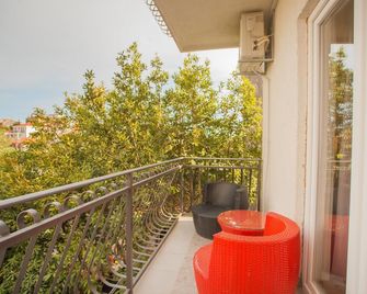 Hostel Splendido - سيبينيك - شرفة