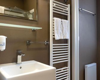 Sky Hotel Prague - Prague - Bathroom