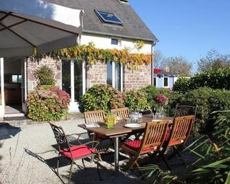 Holiday house Sourdeval les Bois for 2 - 6 persons with 3 bedrooms - Holiday house - Montaigu-les-Bois - Patio