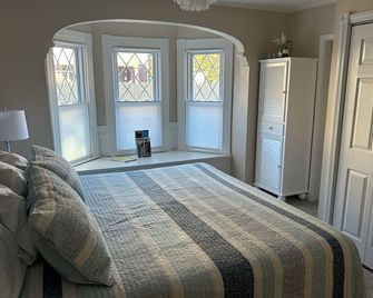 Island Apartment in the Heart of Jamestown - Jamestown - Bedroom