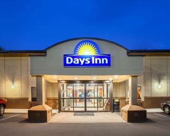 Days Inn by Wyndham Iselin / Woodbridge - Iselin - Gebäude