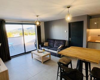 indoor heated whirlpool for 2 - Saint-Nazaire - Comedor