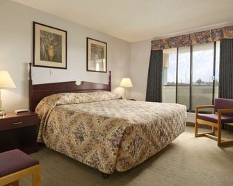 Super 8 by Wyndham Red Deer - Red Deer - Soveværelse