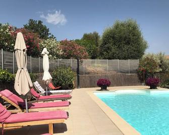 Charming guest rooms, max 3 people - Trets - Piscina