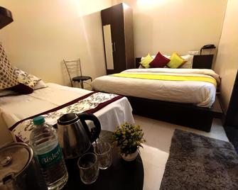 Sada Shiv Guest House Near Kashi Vishwanath Temple & Ganga River ,Located In Narrow Lane. - Varanasi - Phòng ngủ