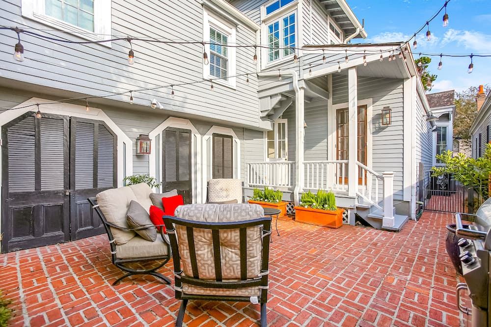 Uptown Carriage House 900 ft to Magazine & 3 Blocks to Mardi Gras Parade Route - New Orleans - Veranda