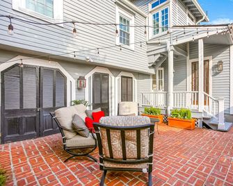 Uptown Carriage House 900 ft to Magazine & 3 Blocks to Mardi Gras Parade Route - New Orleans - Veranda