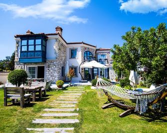 Sultan Konak - אלאקאטי - פטיו