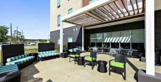 Home2 Suites by Hilton Gulfport I-10 - Gulfport - Uteplats