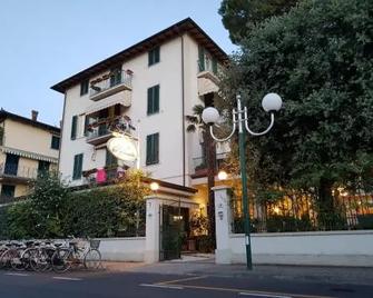Hotel La Primula - Forte dei Marmi - Building