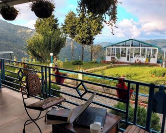 Chirping Orchard, Mukteshwar - Mukteshwar - Balcon