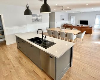 Classic Contemporary Beach Beauty - Inverloch - Cocina